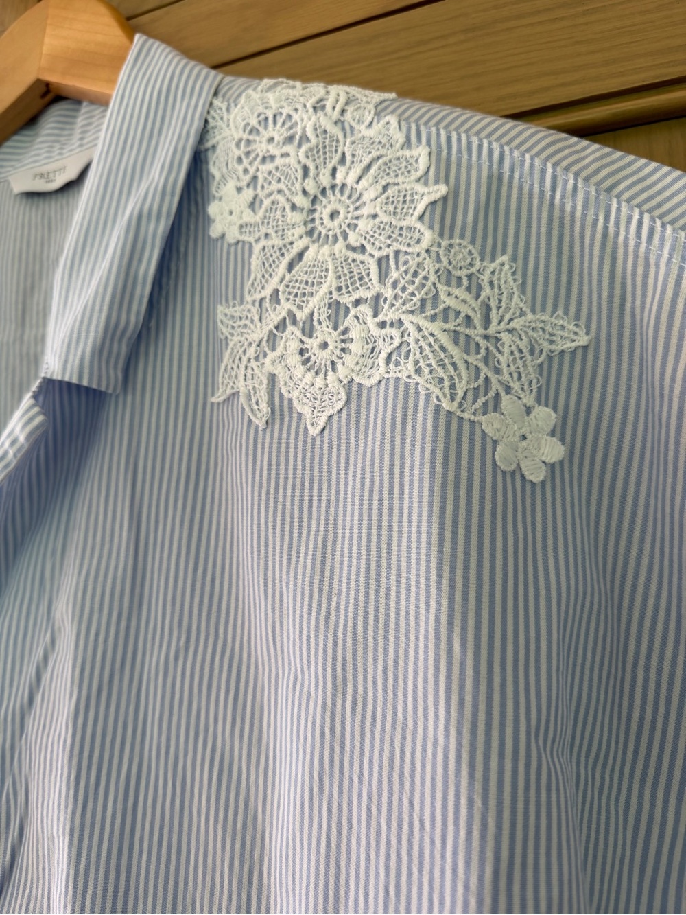 Frette Light Blue Pinstripe Button-Front Nightshirt with Lace Applique / large - Picture 5 of 13